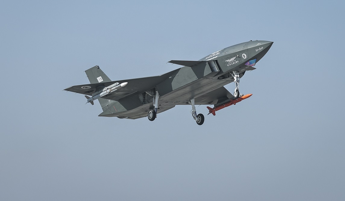 KIZILELMA hava-hava füzesiyle tarihe geçti